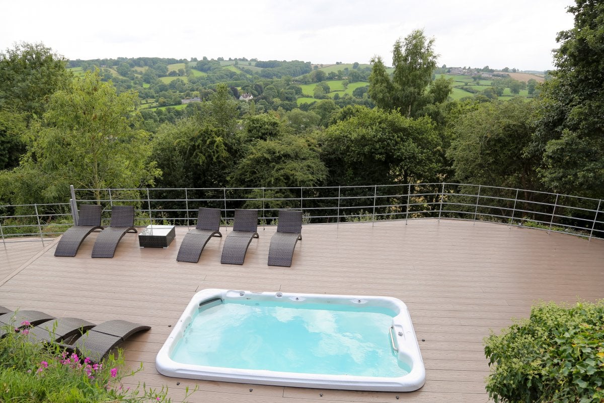 Plunge pool over looking the stunning views